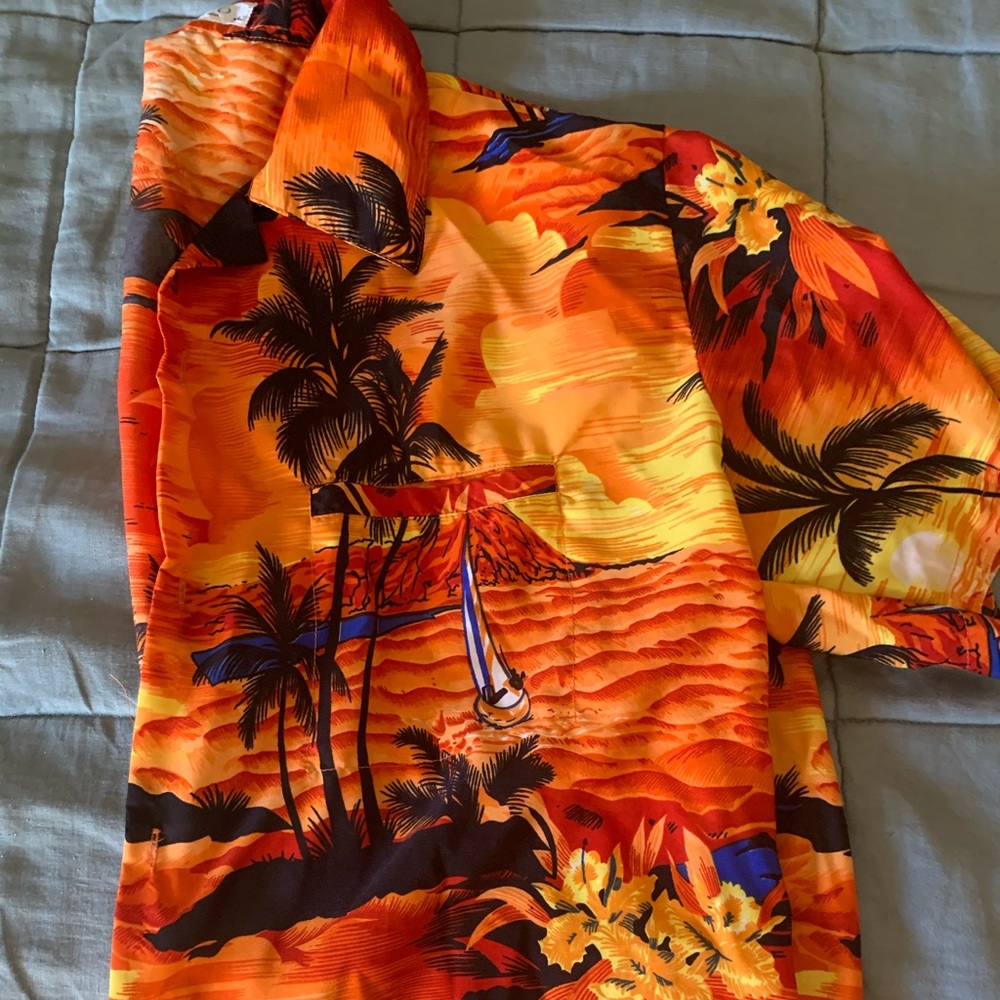 Hawaiian button down t shirt